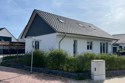 Modernes Einfamilienhaus mit Küche, Garten, Terrasse & Carport - Ilsede