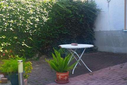 Perfekte für Single 2-Raum-Wohnung (38 m²) mit moderner Einbauküche und Mietergarten - Meerane