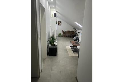 Schöne 2-Zimmer-Dachgeschosswohnung ca. 65 m² inkl. Einbauküche - Butzbach