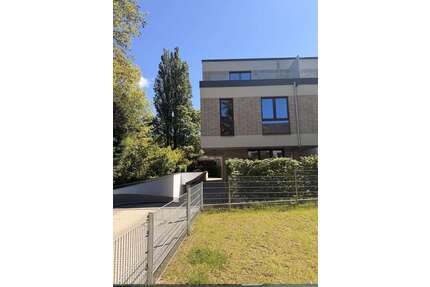 Haus zum Mieten in Hamburg Lokstedt 3.490,00 € 158.5 m² - Hamburg / Lokstedt