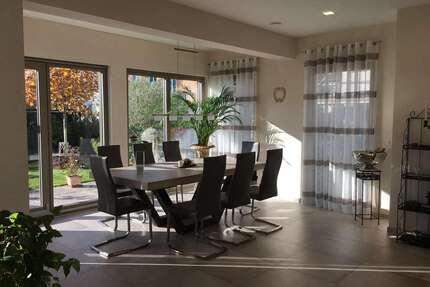 Haus zum Mieten in Bad Vilbel 3.450,00 € 200.5 m²