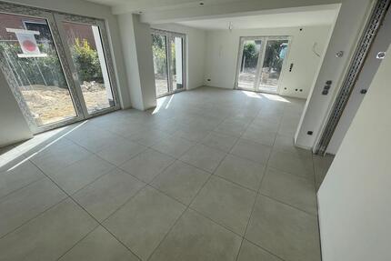 Hochwertige 4 Zimmer Maisonette-Wohnung mit Garten (Doppelhaushälfte) - Mettmann