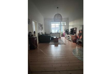 Jugendstilvilla - 1.300,00&nbsp;EUR Kaltmiete, ca.&nbsp; 100,00&nbsp;m&sup2; in Essen (PLZ: 45131) Stadtbezirk II