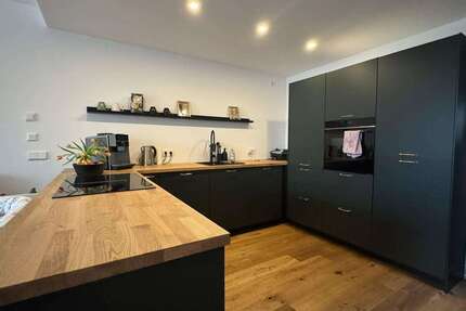 Haus zum Mieten in Halle (Saale) 1.950,00 € 150 m²