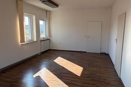 Büroräume zur Miete - 1.100,00&nbsp;EUR Kaltmiete, ca.&nbsp; 80,00&nbsp;m&sup2; in Worms (PLZ: 67547)