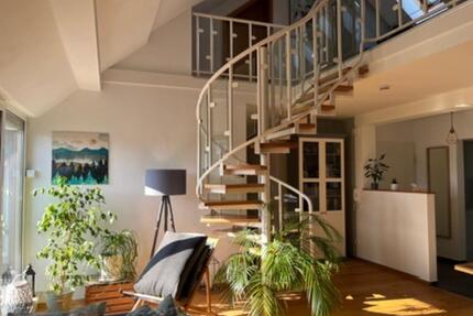 Hochwertige 3,5 Zimmer-Galeriewohnung mit Loggia & Carport - Weiden in der Oberpfalz