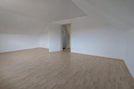 Gemütliche DG-Wohnung in Bad KissingenHausen – Inkl. Einbauküche