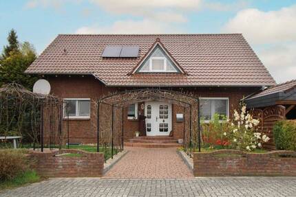 Attraktives Einfamilienhaus mit Einliegerwohnung und schönem Garten - Groß Twülpstedt