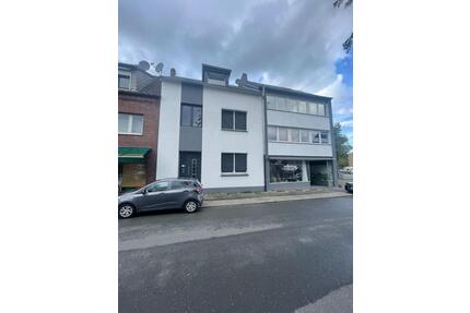 Möblierte Dachgeschosswohnung mit Dachterrasse - Duisburg Essenberg