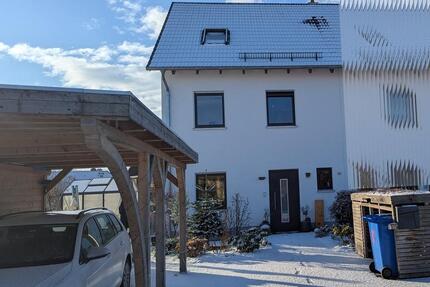 Moderne Doppelhaushälfte mit Garten – ruhige Lage bei Bad Abbach