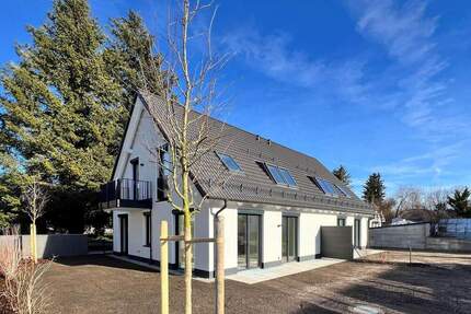 Familiengerechte Neubau-Doppelhaushälfte mit wohnlich ausgebautem Souterrain und großem Garten - München Feldmoching-Hasenbergl