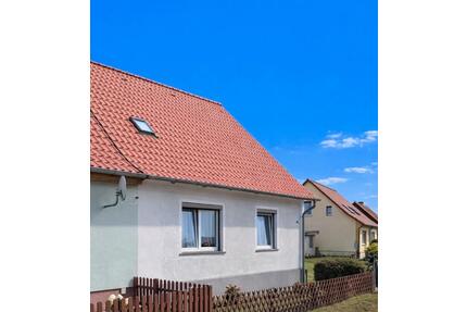 Sanierungsbedürftige Doppelhaushälfte mit Nebengebäude - Liepgarten