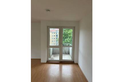 Zentral. Hell. Bezugsfertig - 3 Zimmer mit Balkon im Herzen der Stadt - Salzgitter Lebenstedt