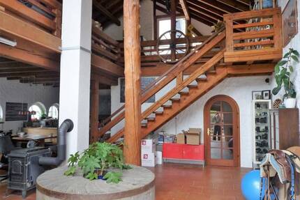 IMMOBILIEN LONNY** Historisches Anwesen mit Pferdehaltung - Flammersfeld