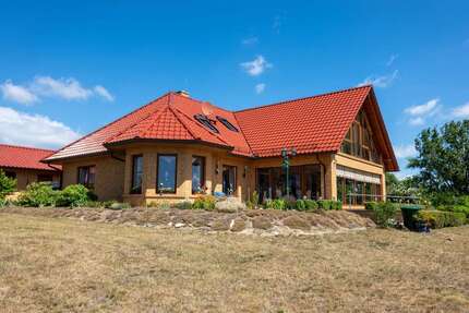 Haus zum Kaufen in Grünow 895.000,00 € 225 m²