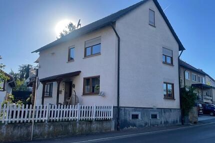 Einfamilienhaus, perfekt für zwei Familien - Grettstadt