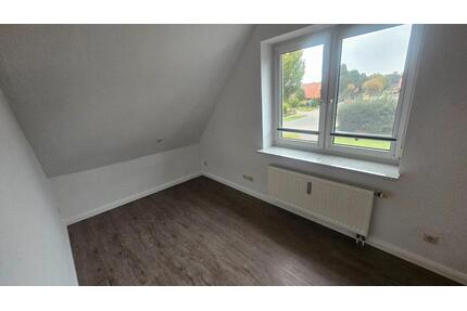 3 Zimmer Wohnung + HWR + Doppelgaragenhälfte im OG zu vermieten - Heide