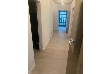 4 Zimmer Neu Renoviert - 880,00&nbsp;EUR Kaltmiete, ca.&nbsp; 95,00&nbsp;m&sup2; in Habichtswald (PLZ: 34317)
