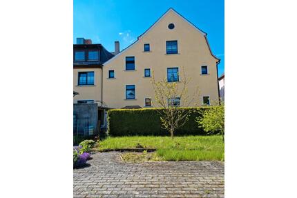 Gemütliche 2-R-Wohnung mit Balkon & Badewanne in ruhiger Wohnlage - Naumburg (Saale)