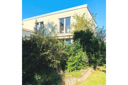 KLASSE ! Große Wohnung - ein Haus am Haus - mit EGOGKG in Fürth-Dambach - 2019 aufwändig teilsaniert !