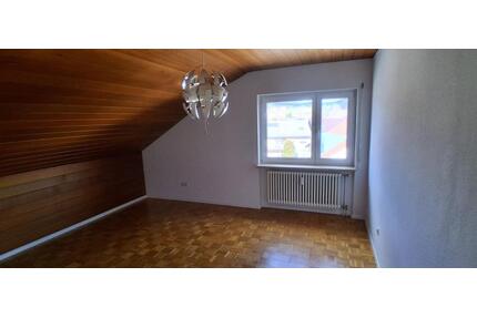 Helle 2-Zimmer-Dachgeschoss-Wohnung in Steinen zu vermieten