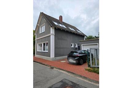 Charmantes Einfamilienhaus in zentraler Lage mit Garten u. Garage - Brake (Unterweser)