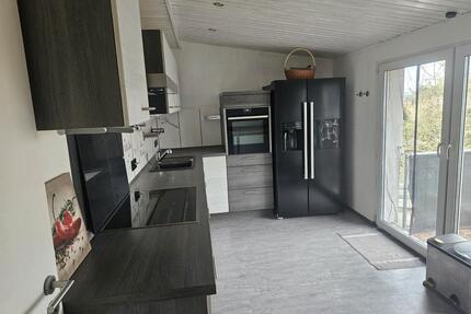 3ZKB Gemütliche Dachgeschosswohnung mit Balkon - Schwalbach