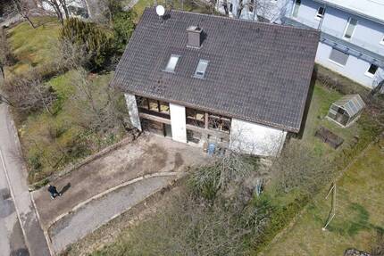 Charmantes Einfamilienwohnhaus mit separater DG-Wohnung und viel Potenzial und Herz in Bonndorf - Bonndorf im Schwarzwald