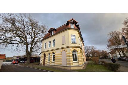 2-Raumwohnung im Dachgeschoss, mit Carport-Stellplatz sowie Schuppen und Abstellraum - Parchim