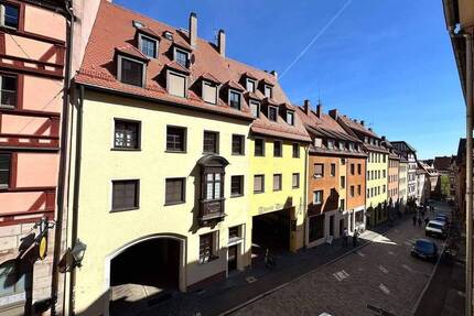 Ganzes Stockwerk allein: 3-Zimmer, Loggia, Sebalder Altstadt; Erstbezug nach Komplett-Modernisierung - Nürnberg