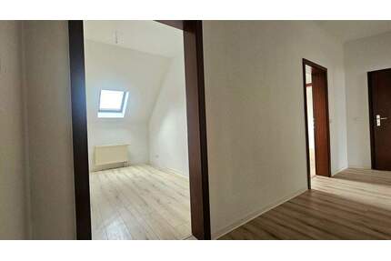 3-Raum Dachgeschoßwohnung - 299,00&nbsp;EUR Kaltmiete, ca.&nbsp; 61,00&nbsp;m&sup2;&nbsp;Wohnfl&auml;che in Chemnitz (PLZ: 09130) Sonnenberg