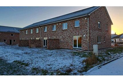 Zur Vermietung steht 1 neue Reihenhaushälfte - Lasbek