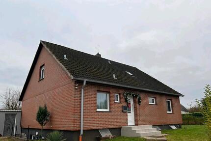 Mehrfamilienhaus - 800,00&nbsp;EUR Kaltmiete, ca.&nbsp; 120,00&nbsp;m&sup2; in Lensahn (PLZ: 23738)