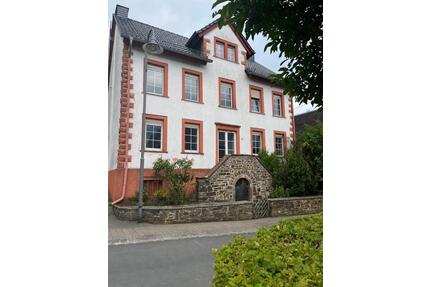 Charmantes Eifelhaus mit großem Grundstück - Uersfeld