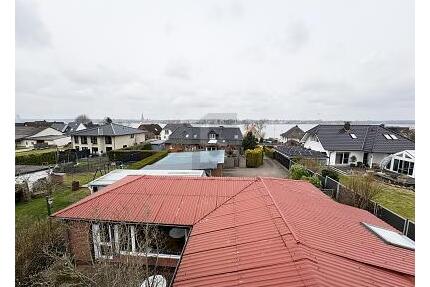 VIEL PLATZ MIT BLICK AUF DIE SCHLEI - Fahrdorf