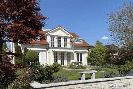 Haus zum Kaufen in Immenstaad 2.480.000,00 € 306 m²