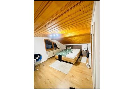 2 Zimmer Dachgeschoss Wohnung - 450,00&nbsp;EUR Kaltmiete, ca.&nbsp; 45,00&nbsp;m&sup2; in Bräunlingen (PLZ: 78199)