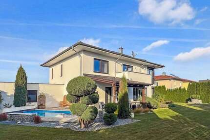 Haus zum Kaufen in Roßbach 825.000,00 € 245.65 m²
