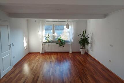 Geräumige und helle 130 m² Wohnung1 OG in ruhiger Lage mit Garten - Münchhausen