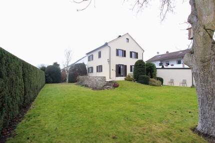 Freistehendes Einfamilienhaus auf großem Grundstück! - Ergolding