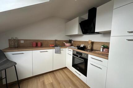 Kernsanierte 2,5-Zi.-DG-Wohnung in Ditzingen - Stellplatz