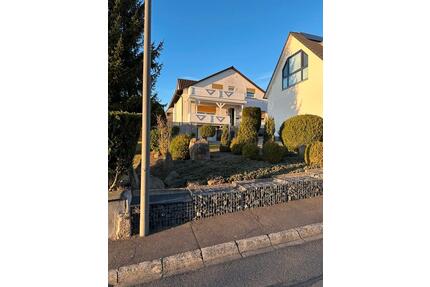 Zweifamilienhaus in Petersberg - 2.300,00&nbsp;EUR Kaltmiete, ca.&nbsp; 150,00&nbsp;m&sup2; in Fulda (PLZ: 36043) Kohlhaus