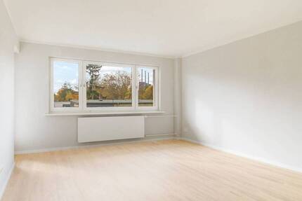 Modernisierte 2-Zimmer-Wohnung mit BALKON und EBK in Berlin-Lichterfelde