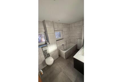 Sanierte Doppelhaushälfte mit Garten u. Garage in Schmachtendorf - Oberhausen