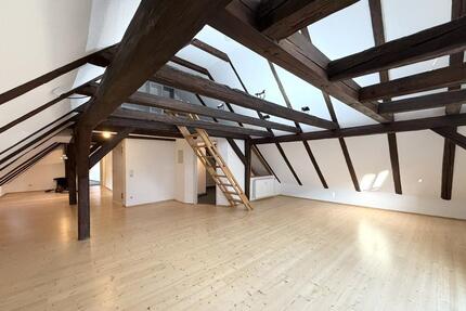 Wohnen direkt am Marktplatz: Geräumige 3,5-Zimmer-Wohnung - Esslingen am Neckar