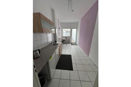 Große Einheit in Ratingen-Lintorf: Innenhof + große Garage + Kell