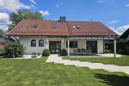 Haus zum Kaufen in Zorneding 2.090.000,00 € 242 m²