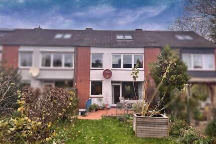 Reihenmittelhaus mit Carport - 238.500,00&nbsp;EUR Kaufpreis, ca.&nbsp; 105,00&nbsp;m&sup2;&nbsp;Wohnfl&auml;che in Eutin (PLZ: 23701)
