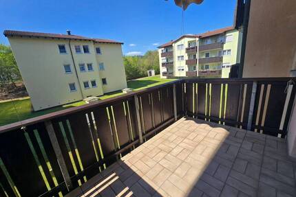 Helle 2-Zimmer-Wohnung mit Balkon in Roth – Ideal für Singles und Paare