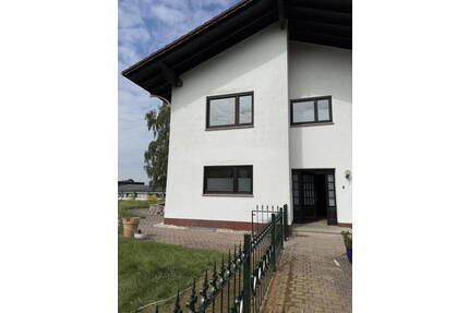 Wohnhaus in besonderer Lage - 2.250,00&nbsp;EUR Kaltmiete, ca.&nbsp; 255,00&nbsp;m&sup2;&nbsp;Wohnfl&auml;che in Ransbach-Baumbach (PLZ: 56235)